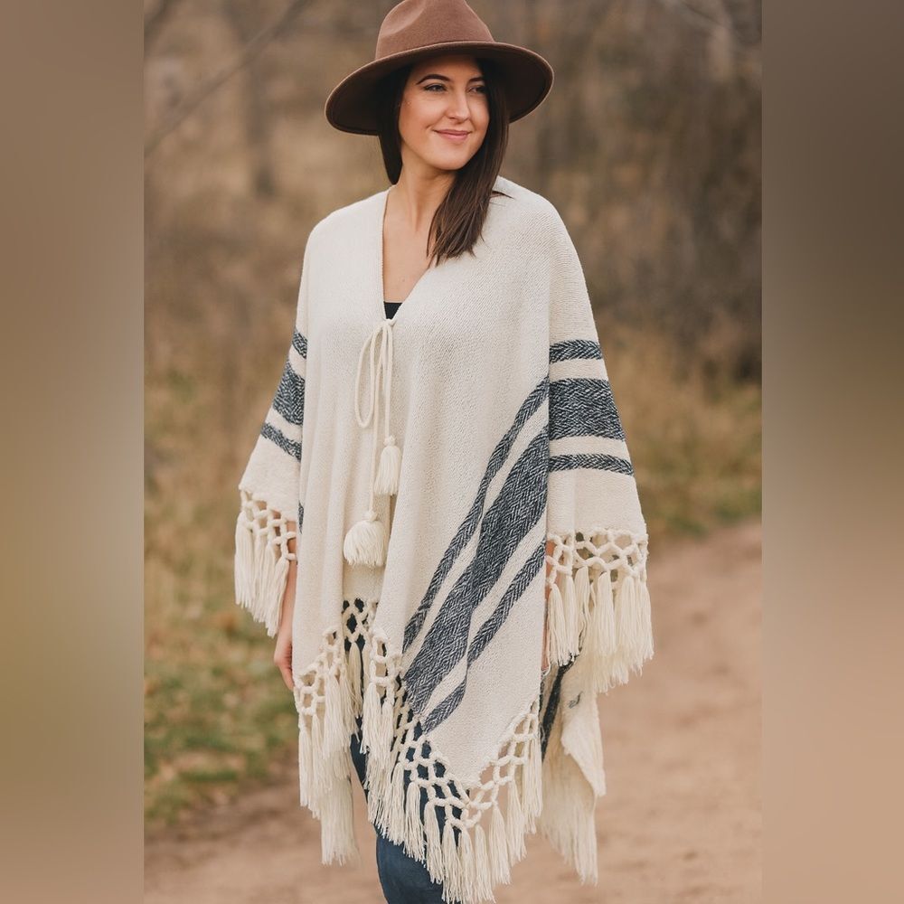FIGUE 100% Superfine Alpaca Woven‎ Fringe Blanket Wrap Poncho OS